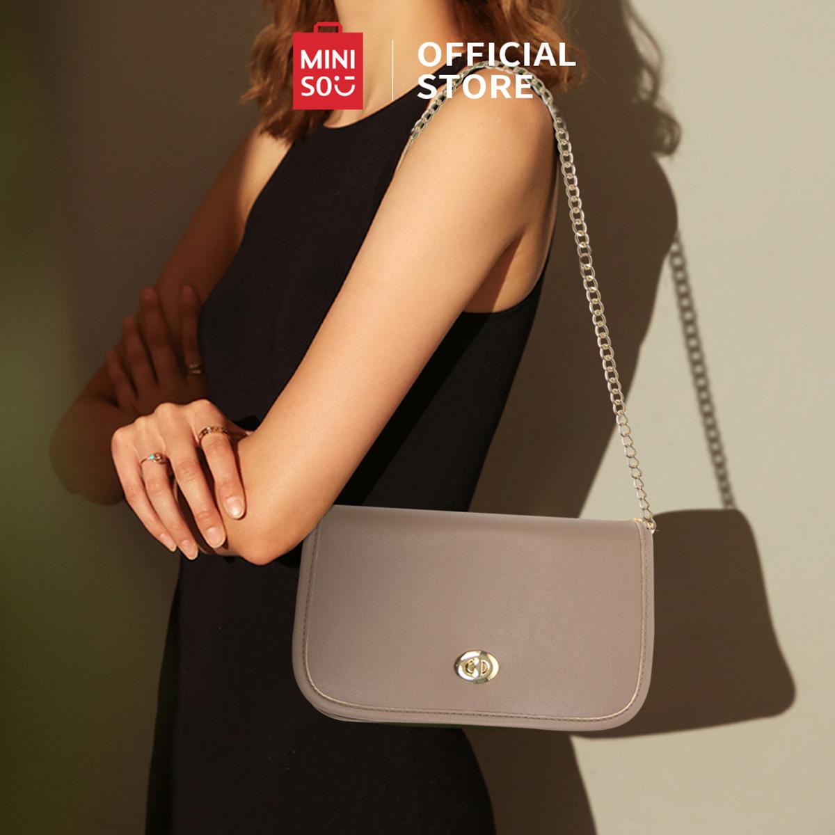 MINISO Tas Pundak Shoulder Bag Tas Selempang Tas Bahu Persegi Panjang Dengan Kunci Putar Tas Rantai Kapasitas Besar Wanita