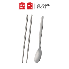 MINISO Set Sendok Sumpit 2 Pcs Traveling Travel Peralatan Makan Tableware Portable Alat Stainless Alat Makan Set Cutlery Stainless Sumpit Anak Dewasa Chopstick Spoon Dapur Warna-warni Colorful